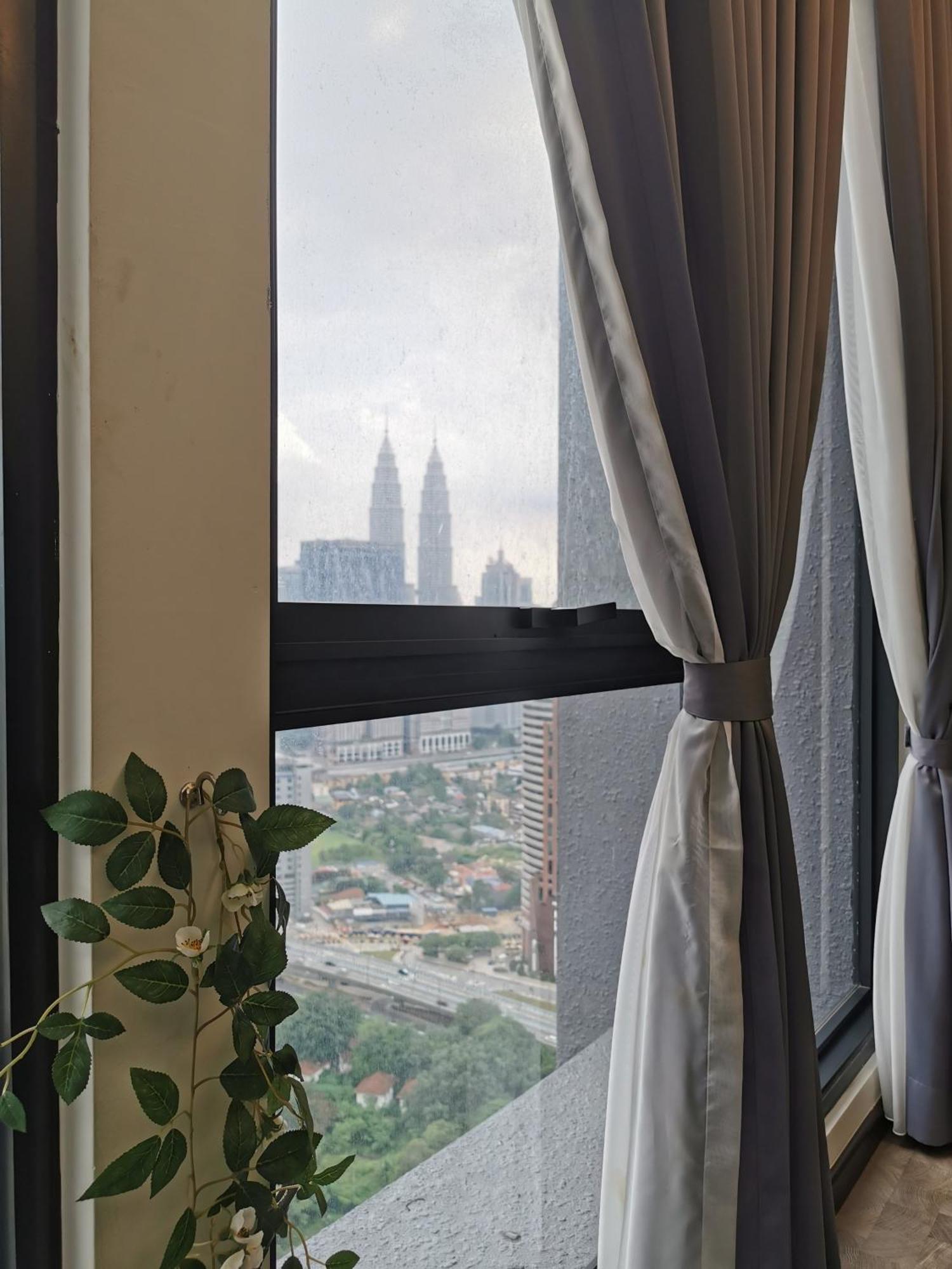 Expressionz Designer Suites Host By Aurora Premium Stay Kuala Lumpur Exterior photo